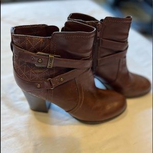 Unisa Brown Vegan Leather Ankle Booties size 7 1/2